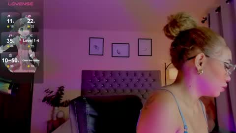 Snapshot of ximena_sotto1 chatting on 07.17.26 camila online show from 07.17.26
