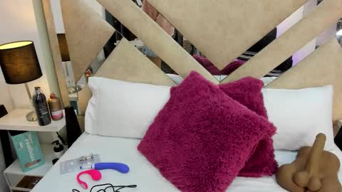 Snapshot of ximena_vasquez8 chatting on 02.07.26 Xime online show from 02.07.26