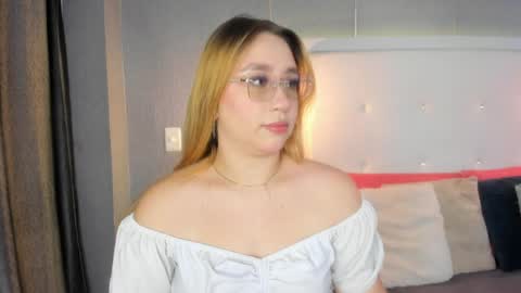 Snapshot of ximenanoah chatting on 04.07.26 ximena online show from 04.07.26