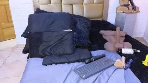 Snapshot of ximenawilliamss chatting on 02.15.25 ximena online show from 02.15.25