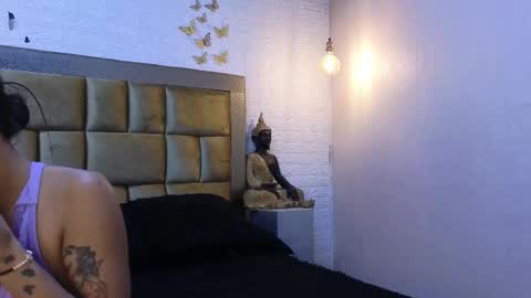 Snapshot of ximenawilliamss chatting on 10.11.25 ximena online show from 10.11.25