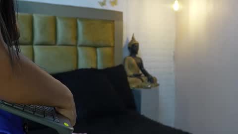 Snapshot of ximenawilliamss chatting on 12.22.25 ximena online show from 12.22.25