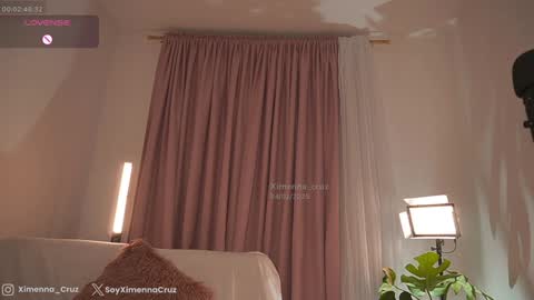 Snapshot of ximenna_cruz_ chatting on 02.05.25 Xime Independent Artist online show from 02.05.25