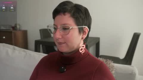 Snapshot of ximenna_cruz_ chatting on 09.18.25 Xime Independent Artist online show from 09.18.25