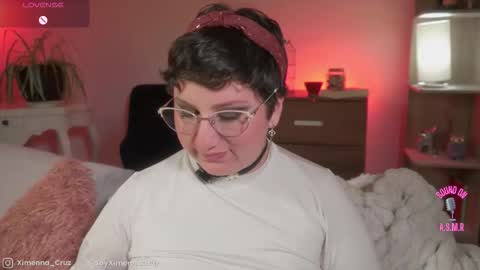 Snapshot of ximenna_cruz_ chatting on 11.05.25 Xime Independent Artist online show from 11.05.25