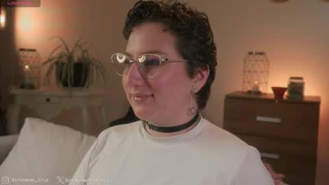 Snapshot of ximenna_cruz_ chatting on 11.13.25 Xime Independent Artist online show from 11.13.25