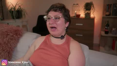Snapshot of ximenna_cruz_ chatting on 11.19.25 Xime Independent Artist online show from 11.19.25