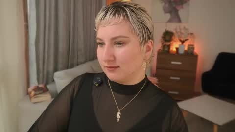 Snapshot of ximenna_cruz_ chatting on 01.13.26 Xime Independent Artist online show from 01.13.26