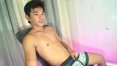 Snapshot of xkhen_damienx chatting on 02.05.26 Khen online show from 02.05.26