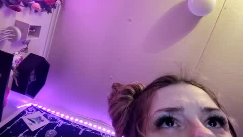 Snapshot of xkittymeowz chatting on 05.18.26 xkittymeowz online show from 05.18.26