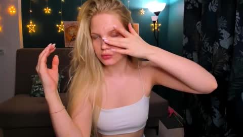 Chloe online show from 02.21.25