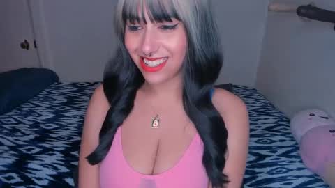 Snapshot of xocurvyrae chatting on 01.11.25 Rae online show from 01.11.25