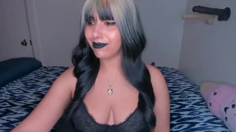 Snapshot of xocurvyrae chatting on 02.03.25 Rae online show from 02.03.25