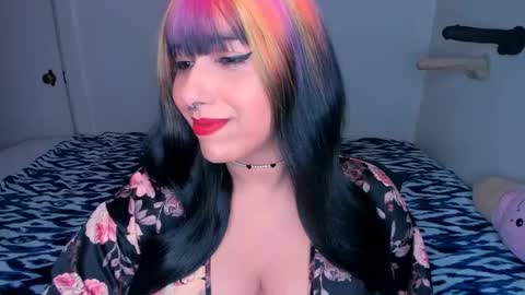 Snapshot of xocurvyrae chatting on 03.05.25 Rae online show from 03.05.25