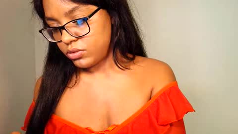 Xoee Winters online show from 12.19.25