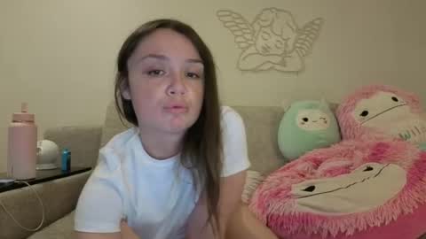 Snapshot of xoxo_roseee chatting on 06.19.26 xoxo rosee online show from 06.19.26