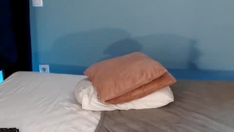 Snapshot of xsexycouples chatting on 01.08.25 AnnaMaee online show from 01.08.25