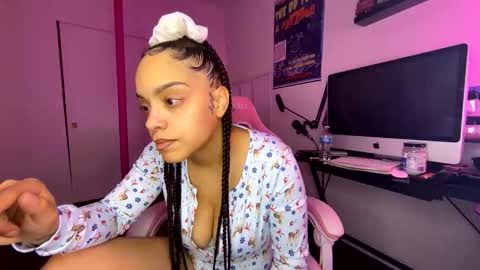 xStarGazingx online show from 12.04.25