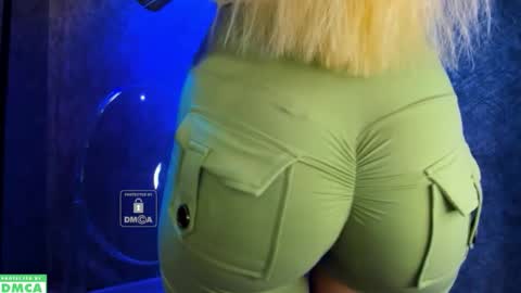 Snapshot of xteona chatting on 10.09.25 xteona online show from 10.09.25