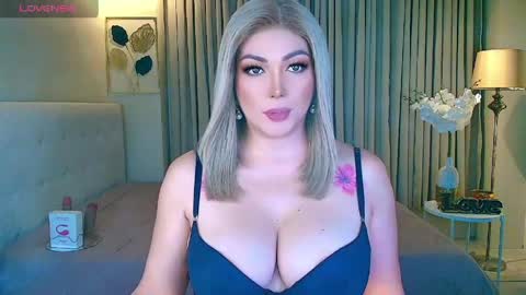 Snapshot of xxbedroombeautyxx chatting on 04.06.26 MISS NATALIA online show from 04.06.26