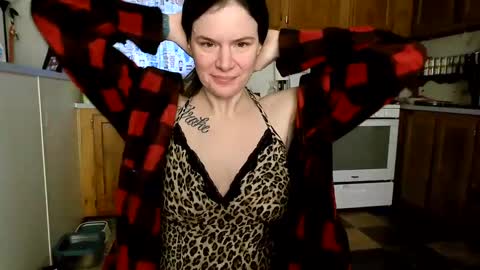 Snapshot of xxdana chatting on 01.12.25 Deezy online show from 01.12.25
