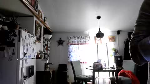 Snapshot of xxdana chatting on 02.04.25 Deezy online show from 02.04.25