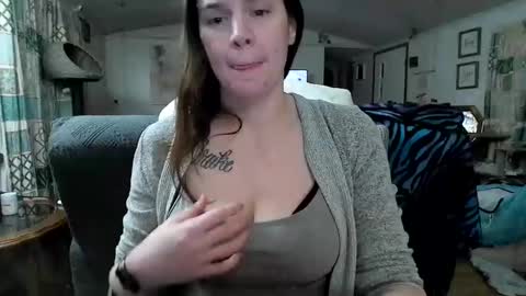 Snapshot of xxdana chatting on 02.23.25 Deezy online show from 02.23.25