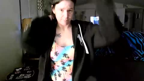Snapshot of xxdana chatting on 03.05.25 Deezy online show from 03.05.25