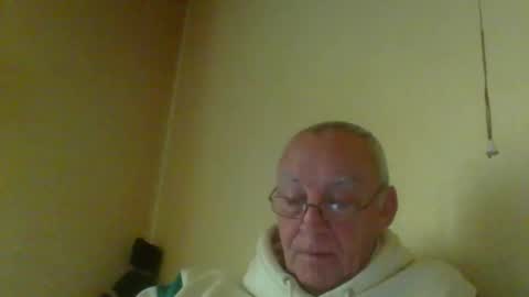 Snapshot of xxdavidxxt chatting on 12.16.24 David online show from 12.16.24