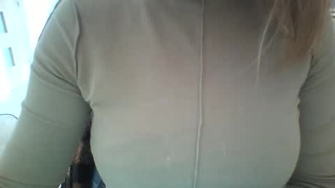 Snapshot of xxevadreamxx chatting on 10.06.25 Eva online show from 10.06.25