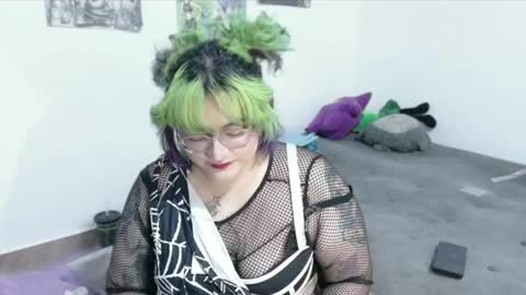 Snapshot of xxgreengoodxx chatting on 04.19.26 xxgreengoodxx online show from 04.19.26