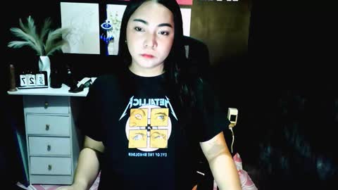 Snapshot of xxirene chatting on 11.27.25 xxirene online show from 11.27.25