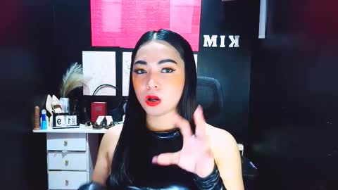 Snapshot of xxirene chatting on 12.19.25 xxirene online show from 12.19.25