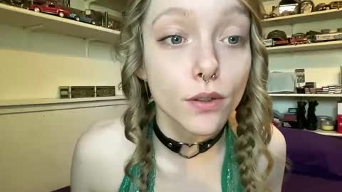 Snapshot of xxloveanastasia chatting on 09.16.25 LoveAnastasia online show from 09.16.25