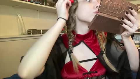 Snapshot of xxloveanastasia chatting on 10.29.25 LoveAnastasia online show from 10.29.25