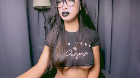 Snapshot of xxsexyandhotxx chatting on 12.04.24 Lara online show from 12.04.24