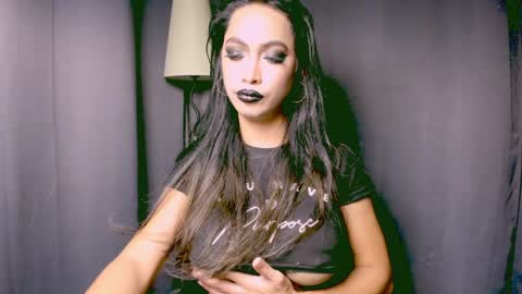 Snapshot of xxsexyandhotxx chatting on 01.04.25 Lara online show from 01.04.25