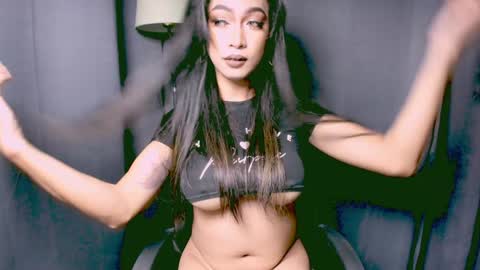 Snapshot of xxsexyandhotxx chatting on 01.08.25 Lara online show from 01.08.25