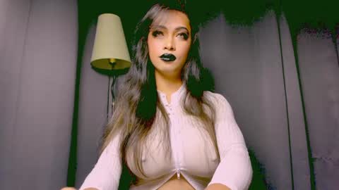 Snapshot of xxsexyandhotxx chatting on 01.23.25 Lara online show from 01.23.25