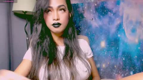 Snapshot of xxsexyandhotxx chatting on 02.17.25 Lara online show from 02.17.25