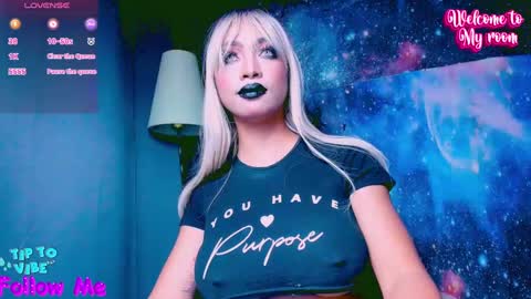 Snapshot of xxsexyandhotxx chatting on 03.10.25 Lara online show from 03.10.25