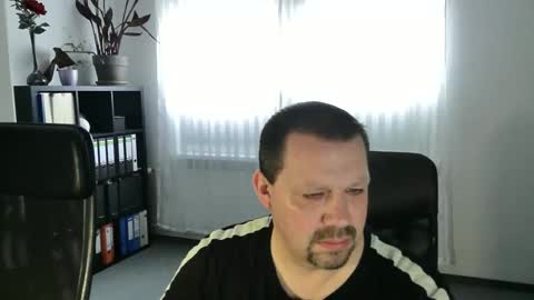 Snapshot of xxstrikerxx chatting on 02.25.26 Eddi online show from 02.25.26