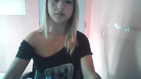 Snapshot of xxsugarpopxx chatting on 12.05.25 xxsugarpopxx online show from 12.05.25