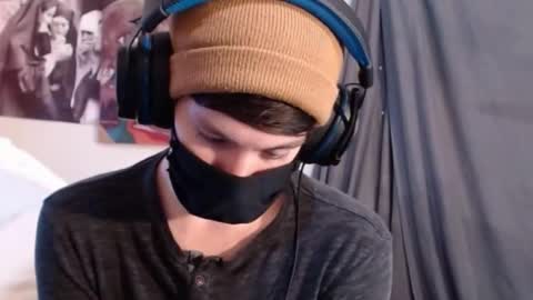 Snapshot of xxwhitefoxx chatting on 10.09.25 David Fox online show from 10.09.25