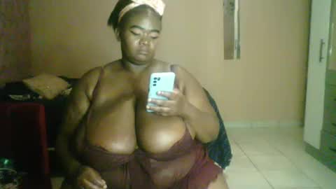 Snapshot of xxxgiantboobs chatting on 01.09.25 xxxgiantboobs online show from 01.09.25