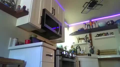 Lola online show from 09.30.25