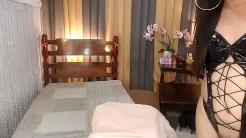 QUEENCY online show from 12.22.25