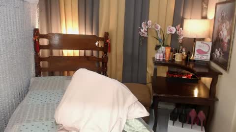 Snapshot of xxxmiss_cathyxxx chatting on 04.12.26 QUEENCY online show from 04.12.26