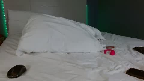 Lil Luna online show from 12.19.25