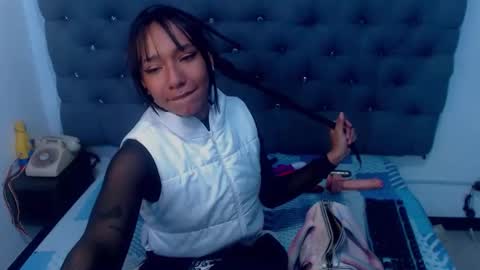 Snapshot of xxxxreinasexyassxxxx chatting on 12.01.25 QUEEN online show from 12.01.25